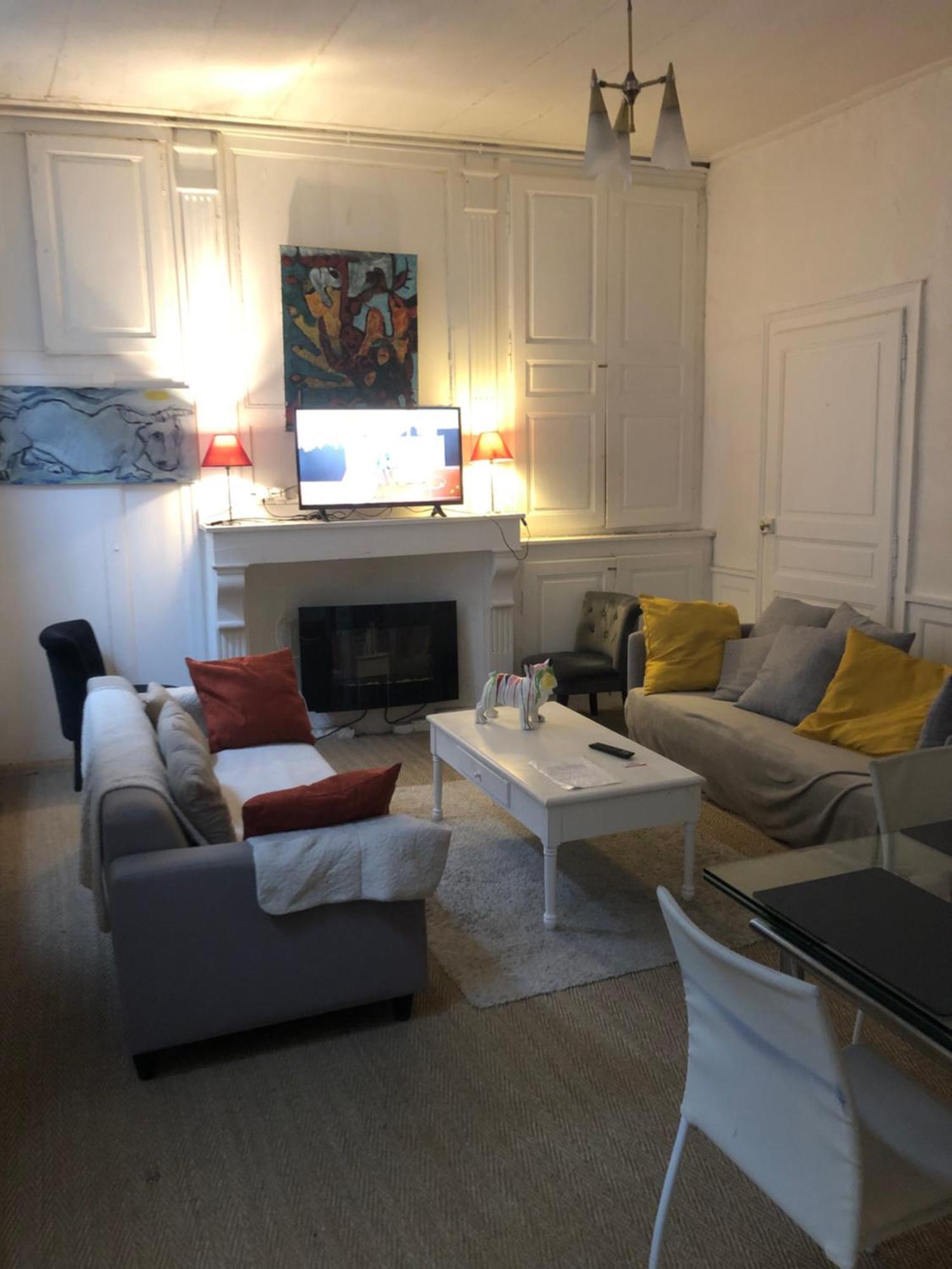 Le Victor Hugo 1G Et Sa Pizza Offerte Apartment Aurillac Exterior photo